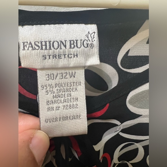 Ladies plus  fashion bug 30/32W asymmetrical print blouse - Picture 4 of 15